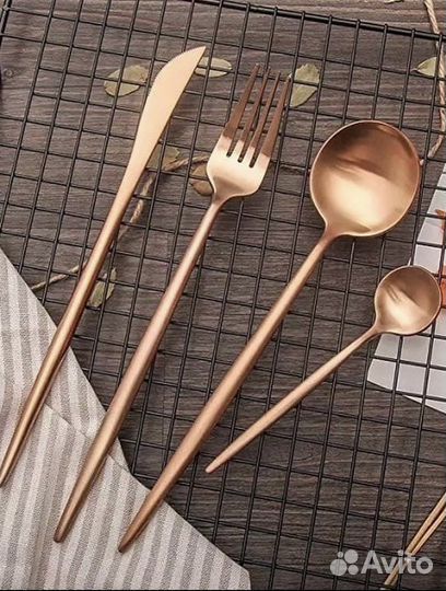 Набор столовых приборов новый/подарочный набор