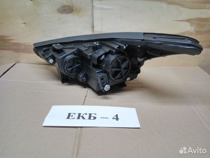 Передняя правая фара Hyundai Santa Fe 3