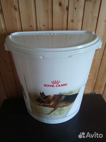 Контейнер для хранения корма