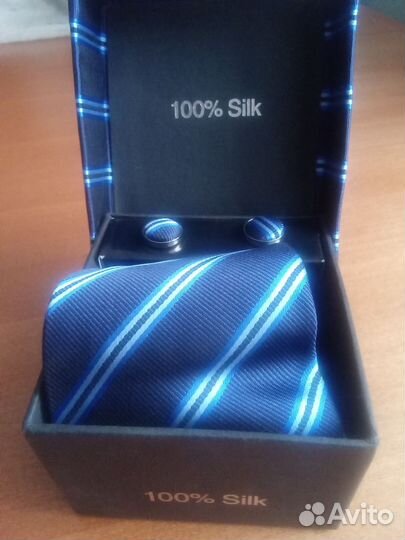 Галстук, платочек и запонки