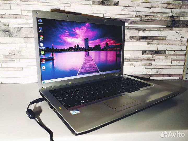 Samsung R728 - 17 дюймов \ Pentium \ 2 Озу\160HDD