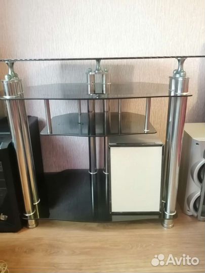 Стеклянная тумба под тв и аппаратуру