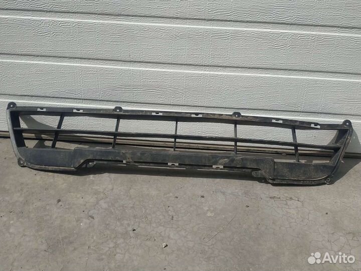 Решетка бампера Гранта