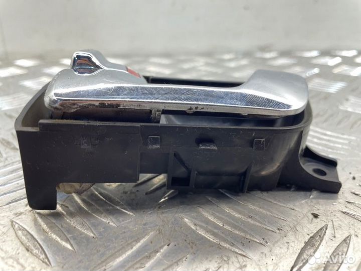 Ручка двери внутренняя задняя левая Mitsubishi