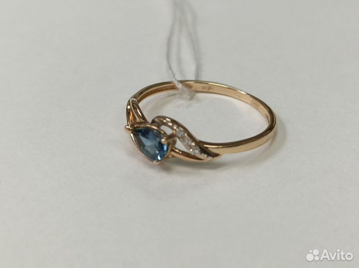 Золотое кольцо с бриллиантом и топазом