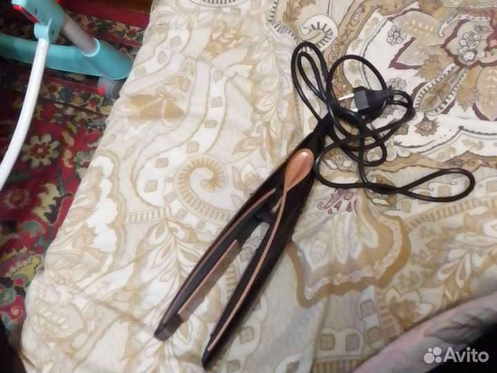Выпрямитель для волос новый