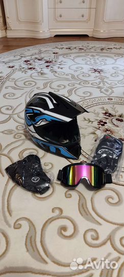 Новый мото шлем (55-61 см)