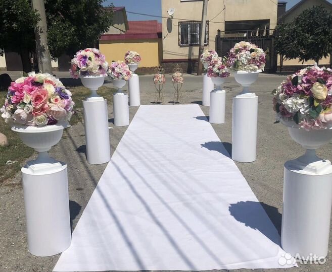 Стойки с цветами