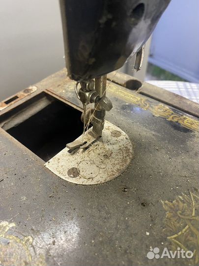 Швейная машинка зингер