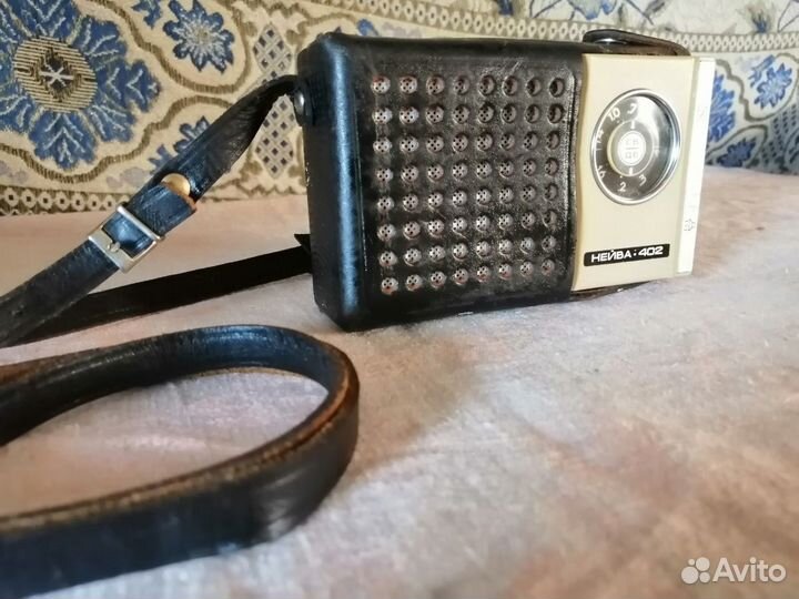 Портативный транзисторный радиоприемник нейва-402