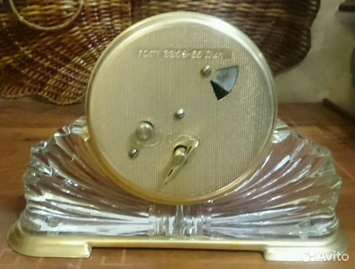 Часы маяк в хрустале; винтаж