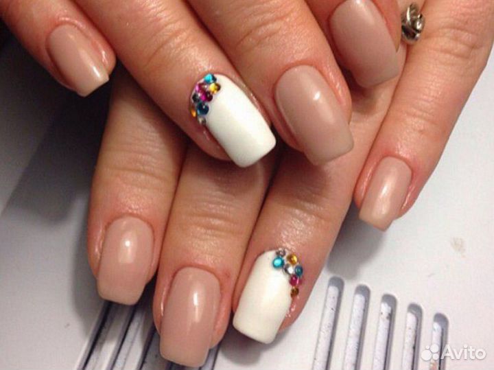 Модель на маникюр