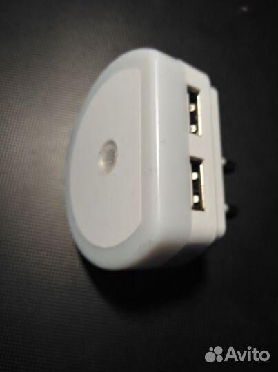 Адаптер с 2-мя USB портами, подсветкой и датчиком