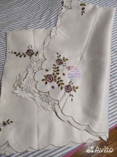 Скатерть новая, на стол