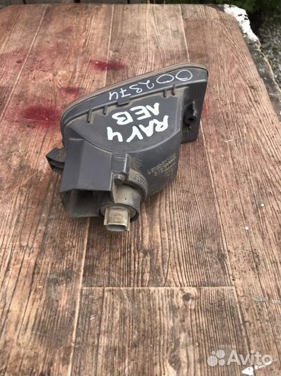 Указатель поворота левый Toyota Rav-4 2000-2003