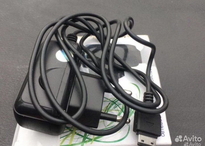 Зарядник Sony Ericsson