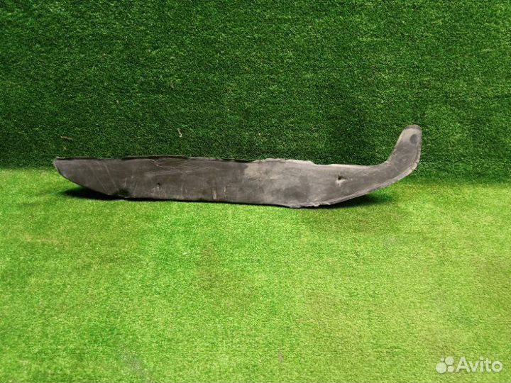 Уплотнитель крыла передний правый Ford Focus