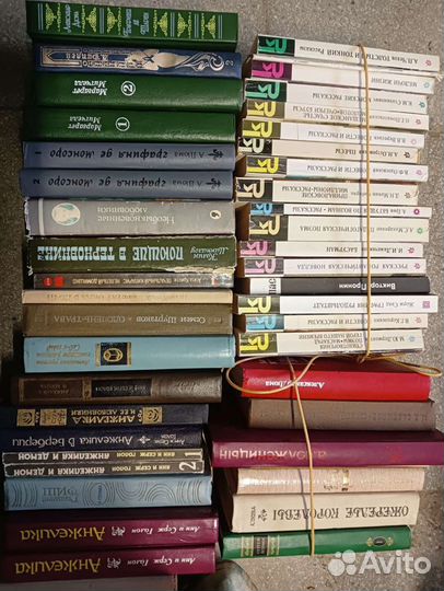 Книги разные, много