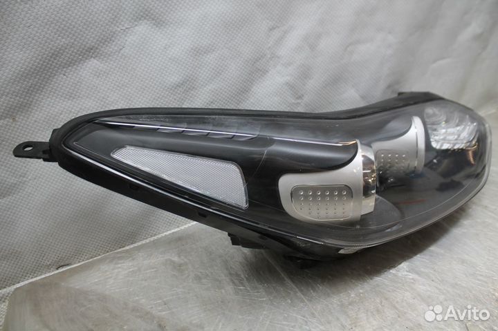 Фара правая Kia Sportage