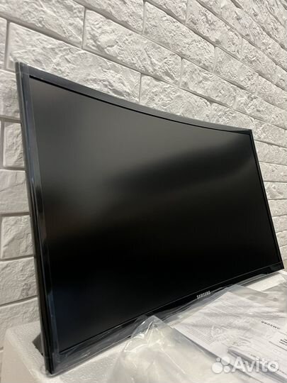 Изогнутый моритор Samsung 24