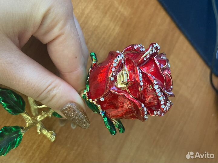 Металлическая шкатулка роза