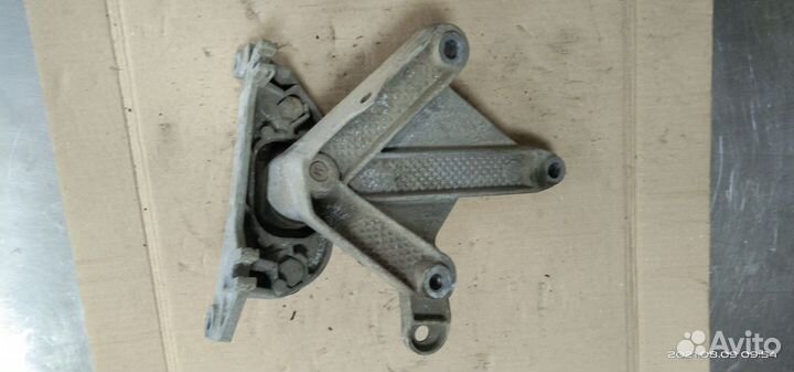 Опора двигателя Renault Logan