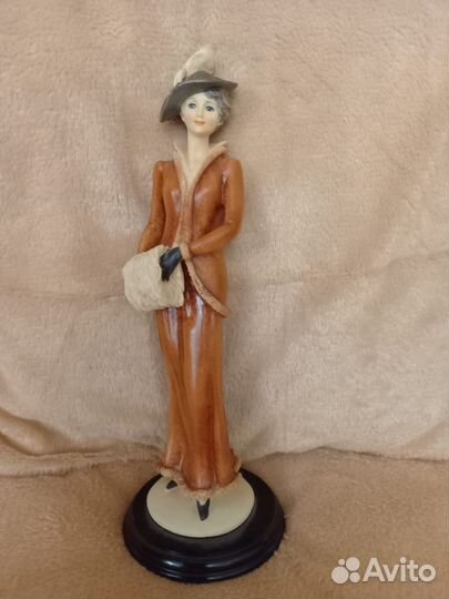 Статуэтка Дама