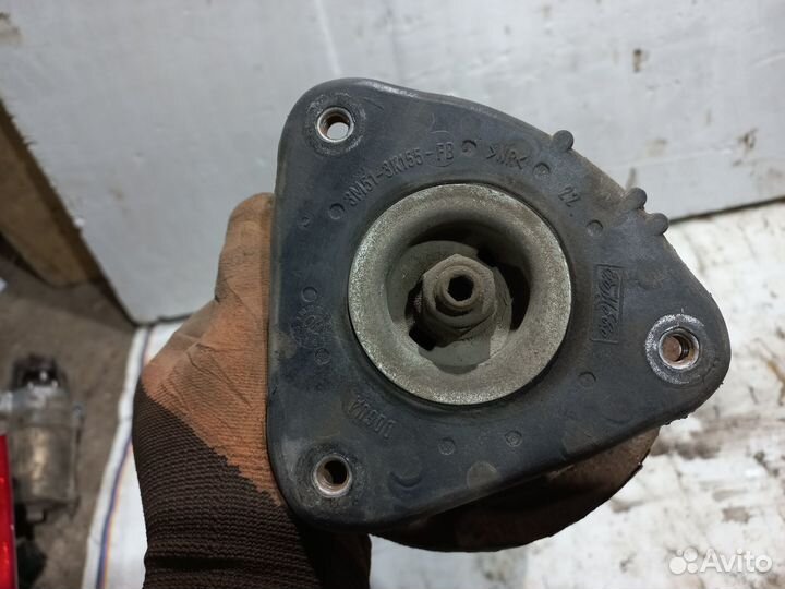 Передняя левая стойка Ford Focus 2