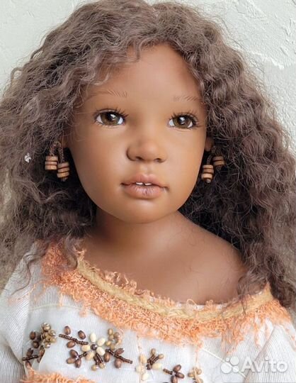 Коллекционная кукла Zawieruszynski Camryn