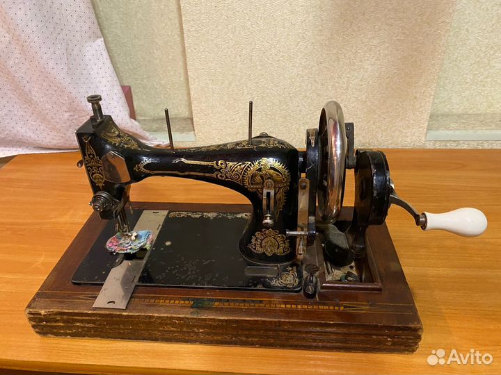 Швейная машина антикварная
