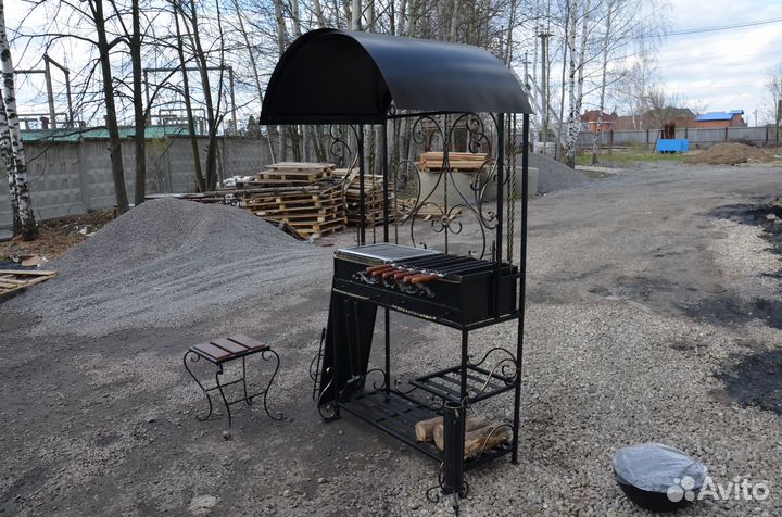 Мангал с крышей