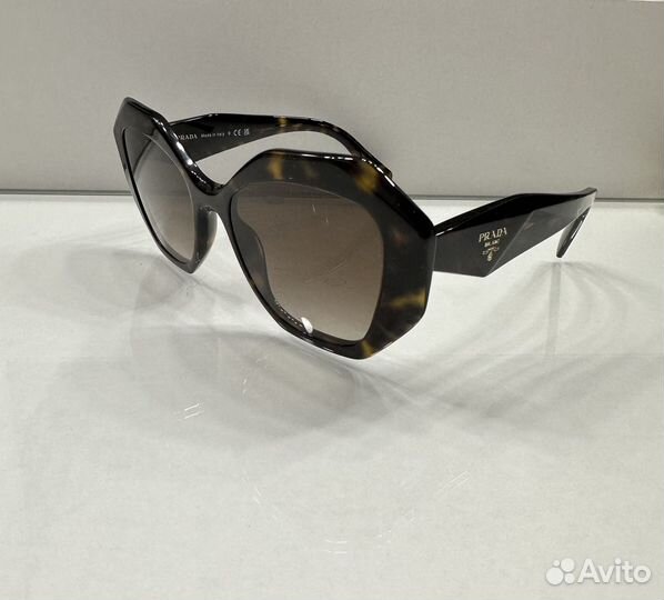 Солнцезащитные очки prada