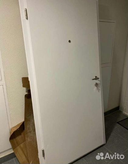 Дверь входная металлическая от застройщика