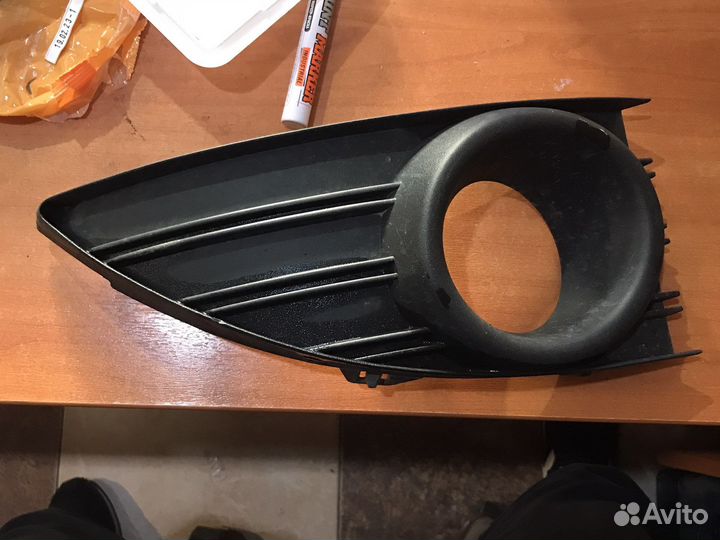 Рамка противотуманной фары правая Renault Fluence1