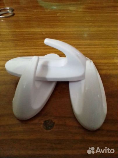 Крючки для вешалки