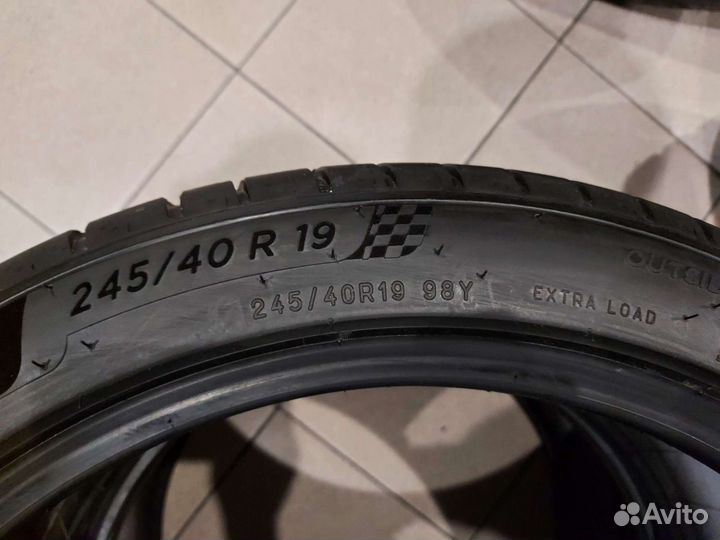 Michelin Pilot Sport 4 245/40 R19 98Y