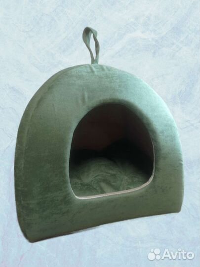 Домики, лежанки для кошек и собак