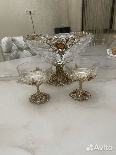 Ваза для фруктов на ножке