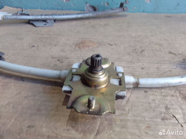 Стеклоподъемник задний правый Skoda Felicia