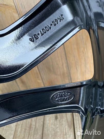 R21 Pirelli Ice Zero 275/45, PCD 5x120 DIA 72.6