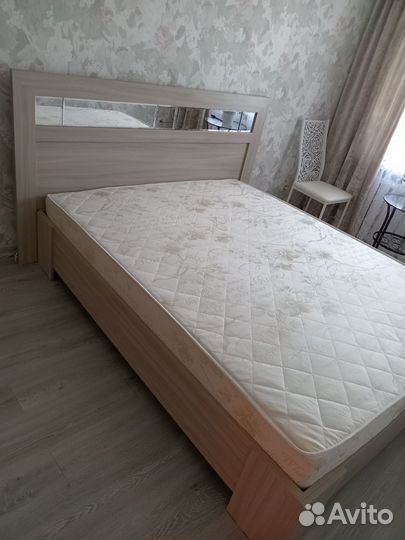 Кровать двухспальная с матрасом