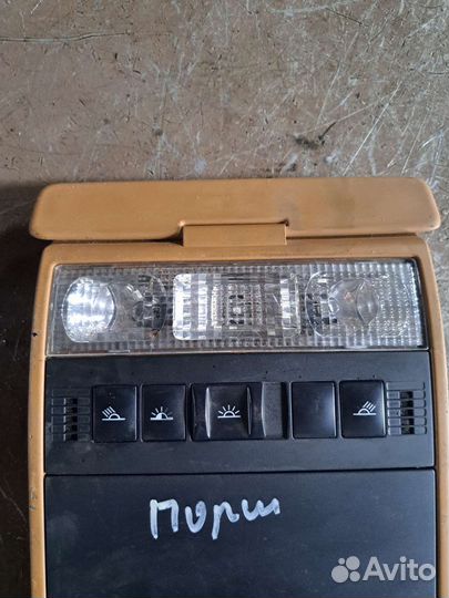 Плафон освещения салона на Porsche Cayenne