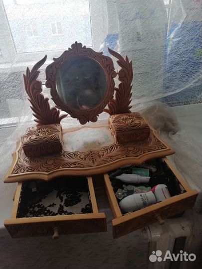 Туалетный столик, шкатулка