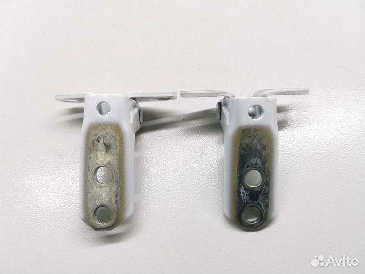 Петля двери задняя левая Mitsubishi Outlander 3