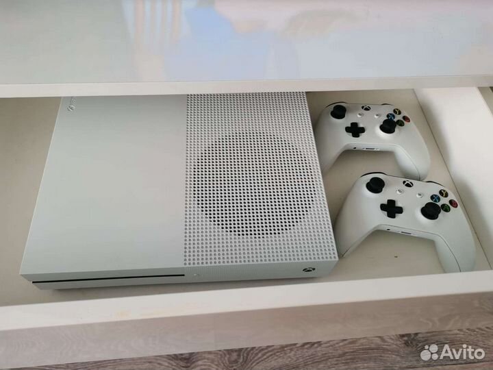 Xbox one s 1tb с играми