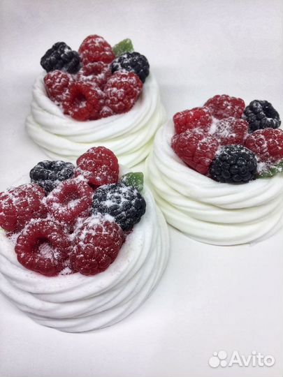 Подарок Мыло ручной работы Десерт Павлова ягодный