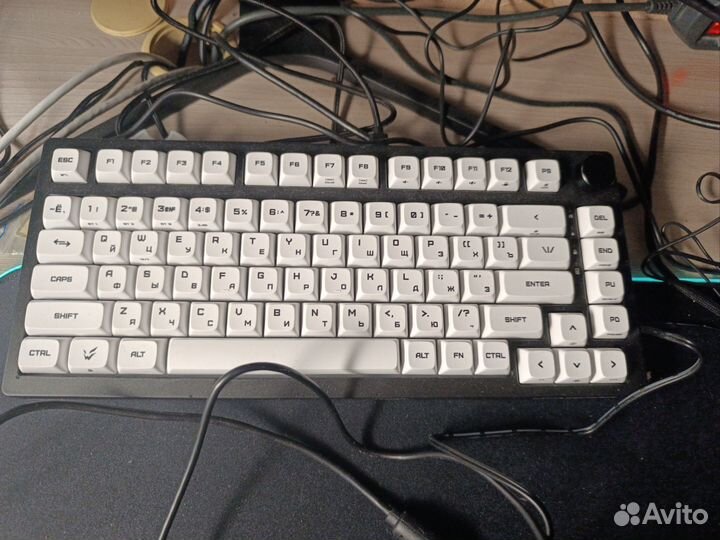 Механическая клавиатура белая