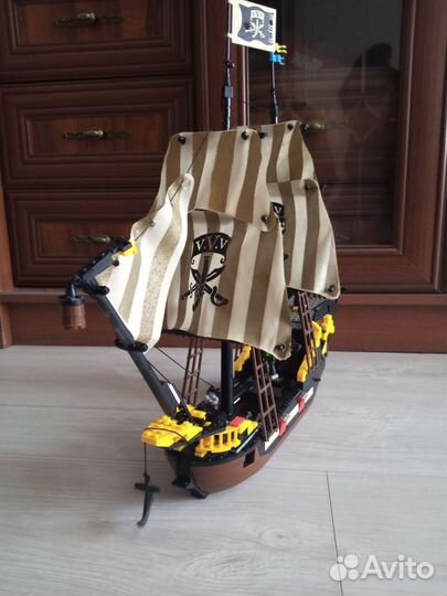 Lego пиратский корабль