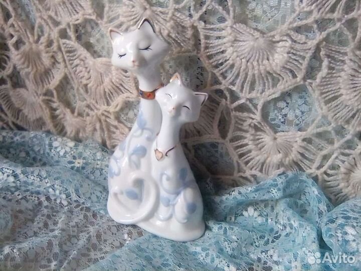 Фарфоровая статуэтка Котики