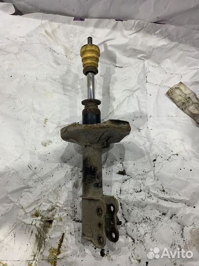 Амортизатор передний правый Mazda Capella